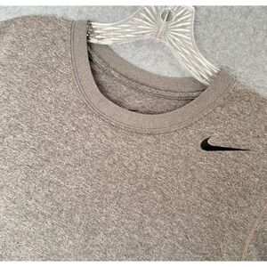 Nike Dri-Fit Training Running T-Shirt Mens Small Gray Short Sleeve Athletic Tee